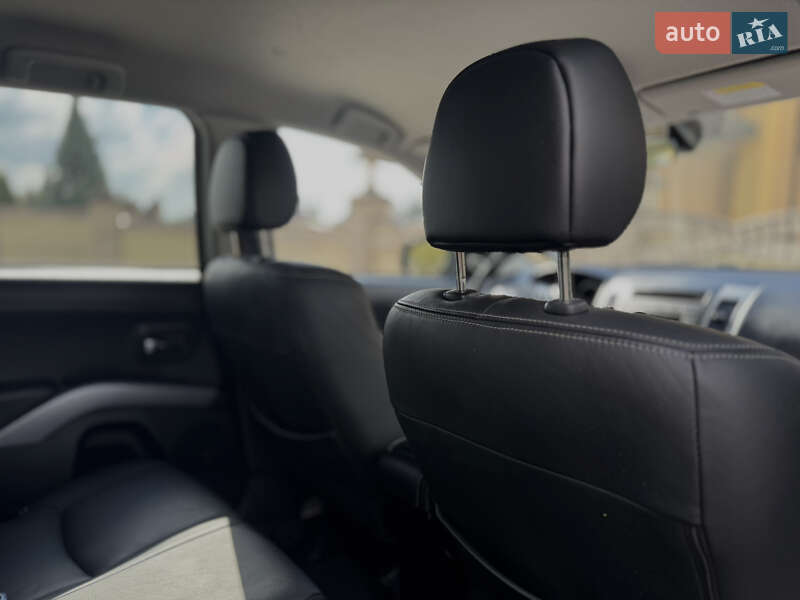 Mitsubishi Outlander 2011