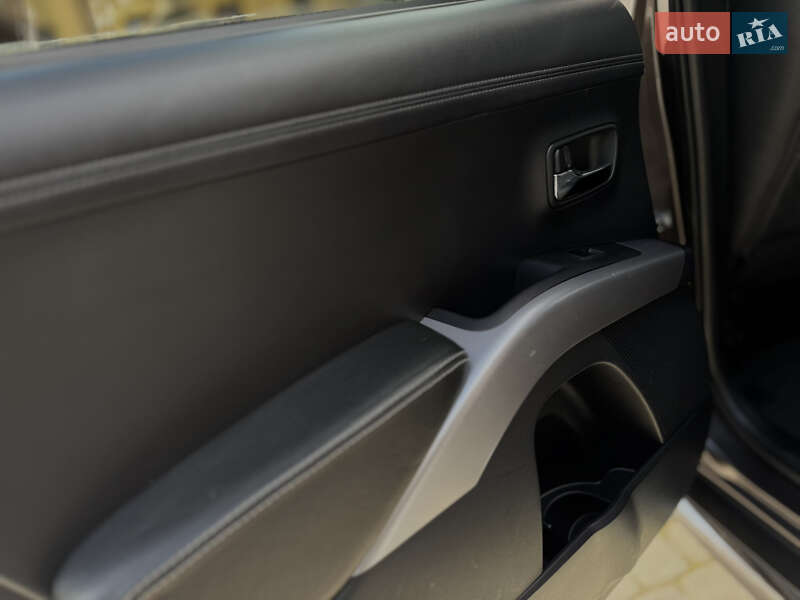 Mitsubishi Outlander 2011