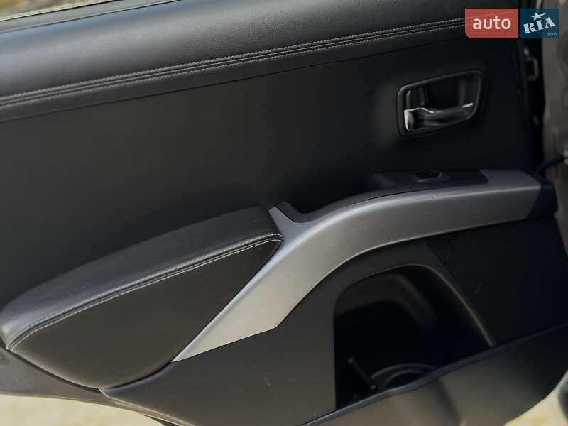 Mitsubishi Outlander 2011