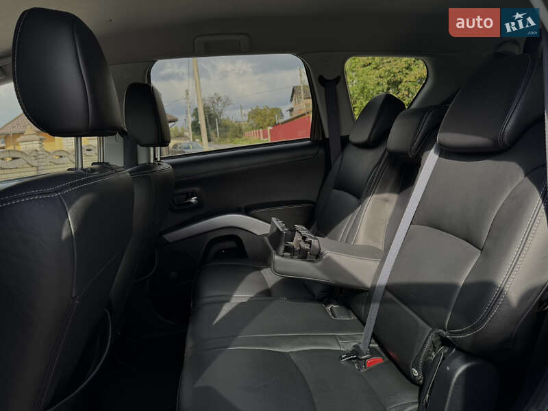 Mitsubishi Outlander 2011