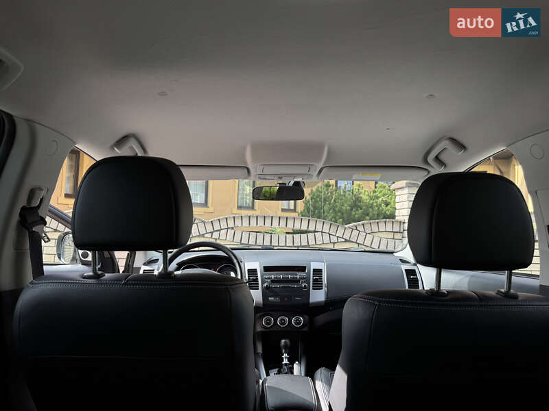 Mitsubishi Outlander 2011