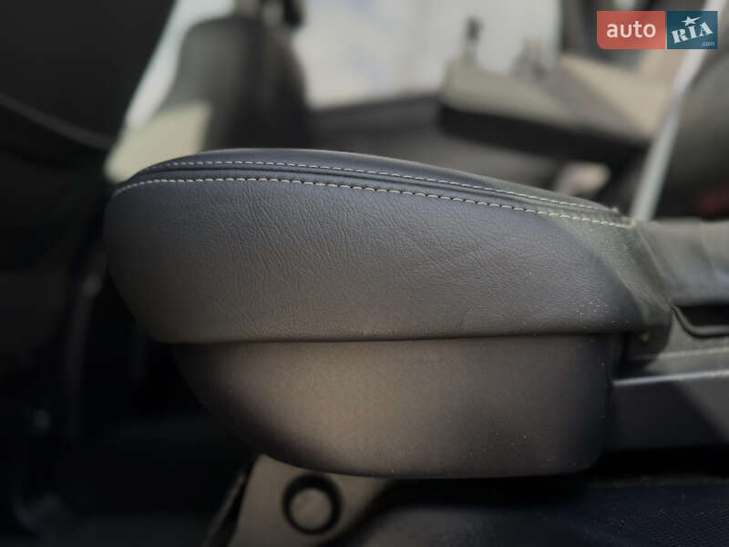 Mitsubishi Outlander 2011