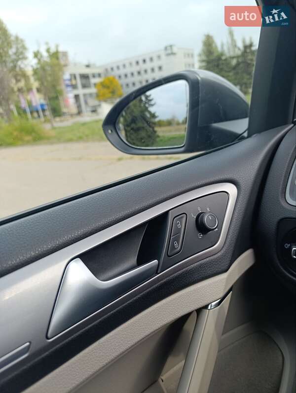 Volkswagen e-Golf 2015