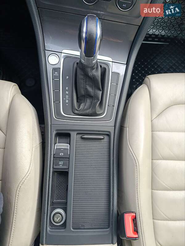 Volkswagen e-Golf 2015