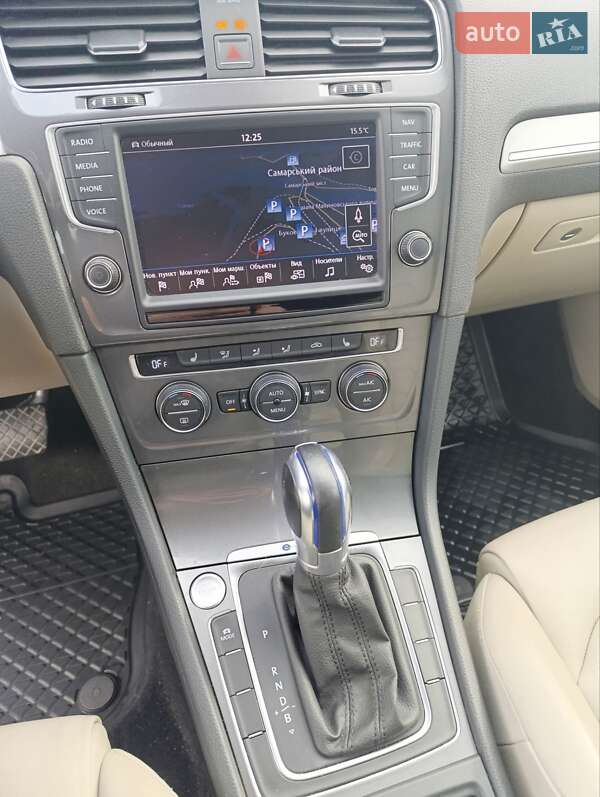 Volkswagen e-Golf 2015