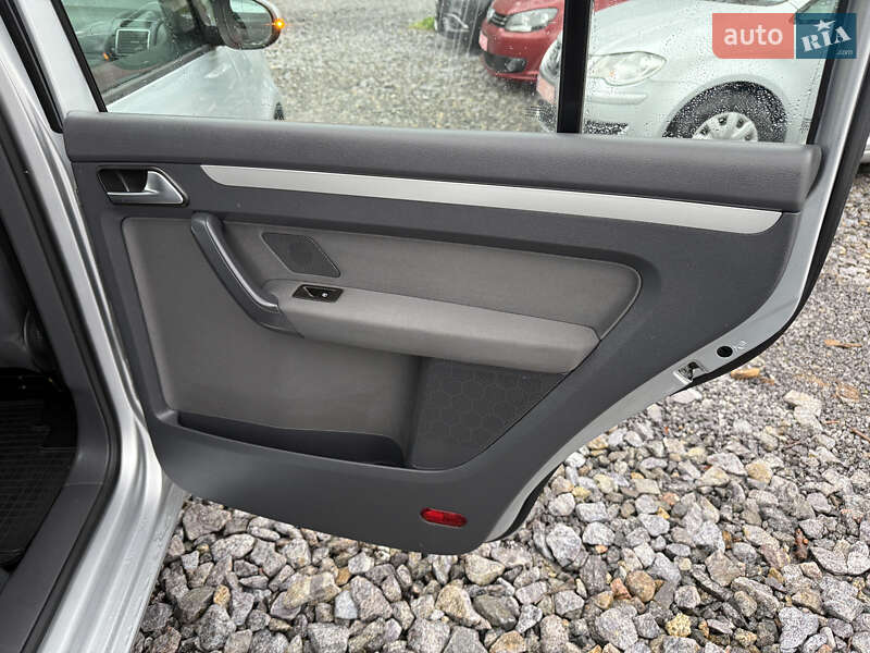 Volkswagen Touran 2012