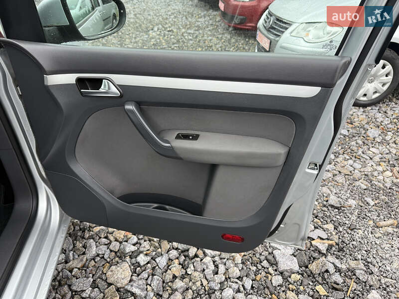 Volkswagen Touran 2012