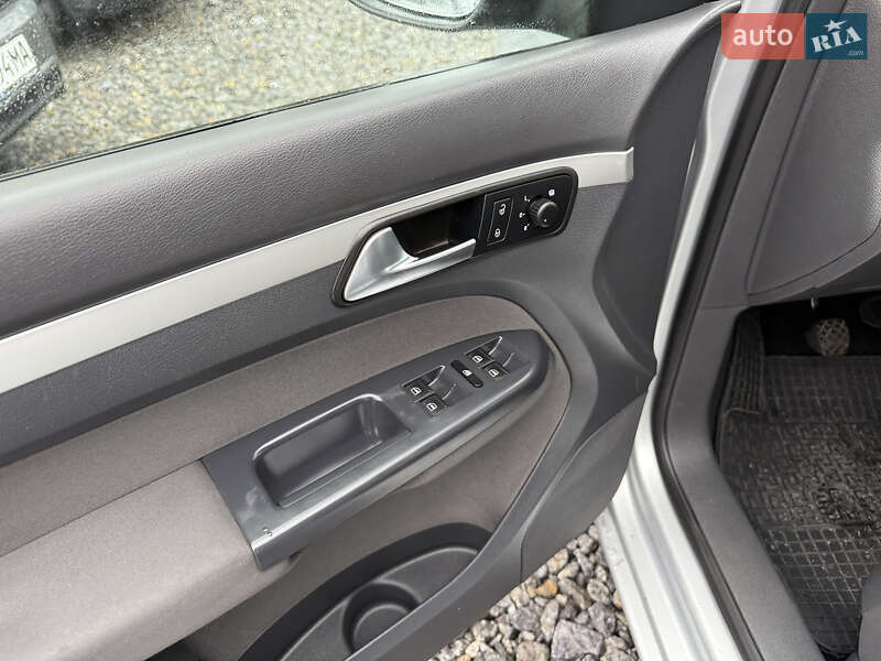 Volkswagen Touran 2012