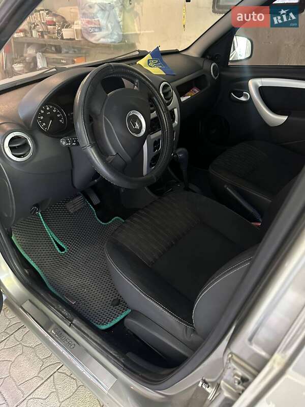 Renault Sandero 2012