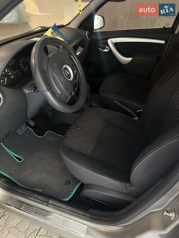 Renault Sandero 2012