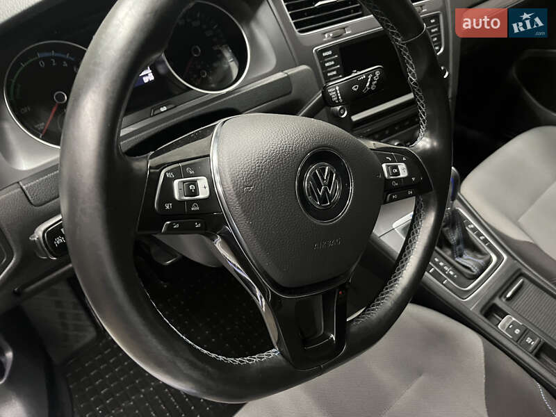 Volkswagen e-Golf 2014