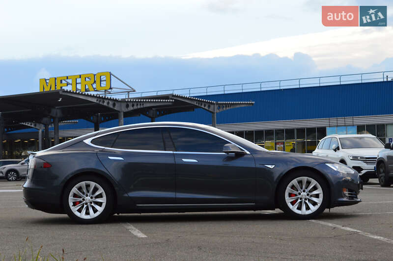 Tesla Model S 2015