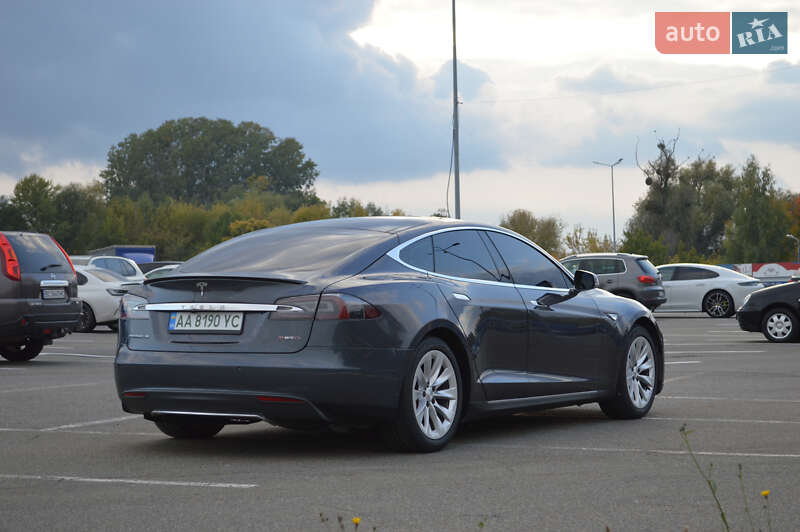 Tesla Model S 2015