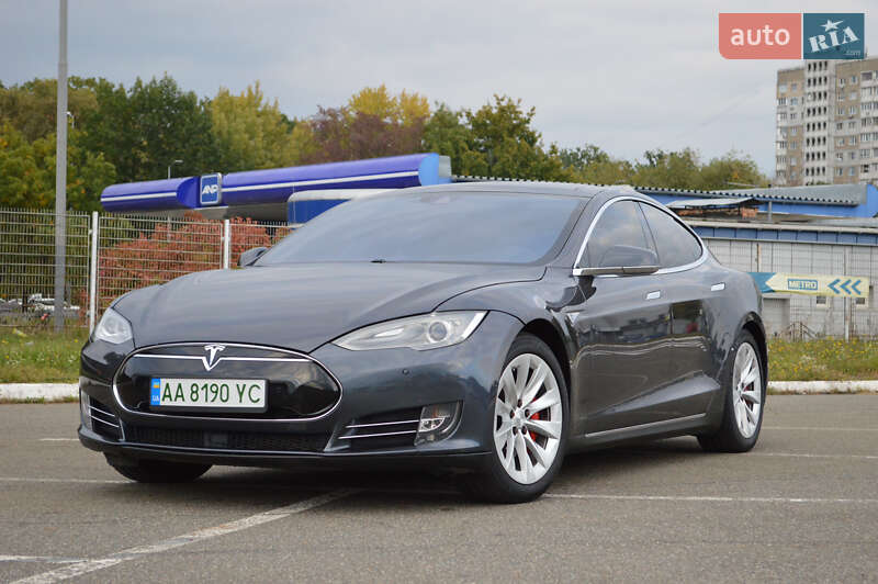 Tesla Model S 2015