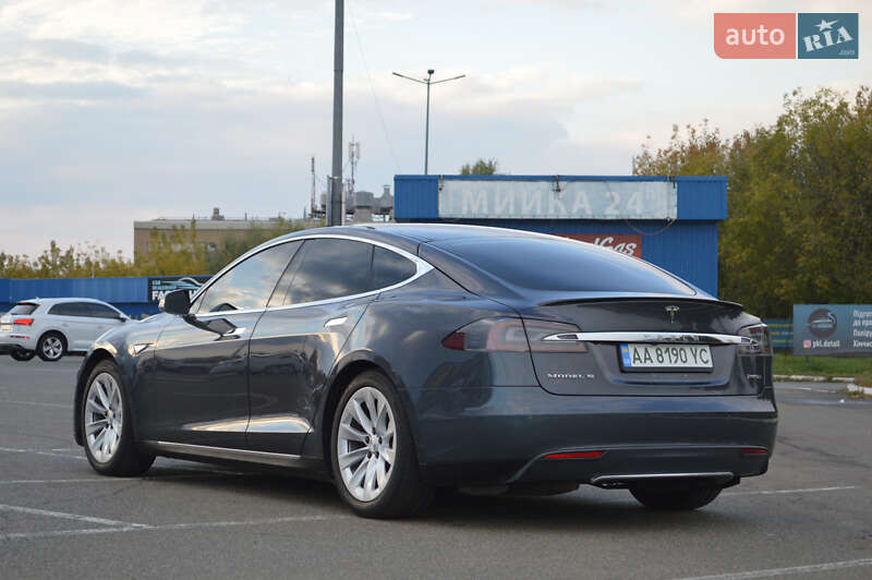 Tesla Model S 2015
