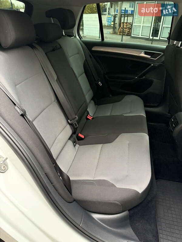 Volkswagen e-Golf 2014