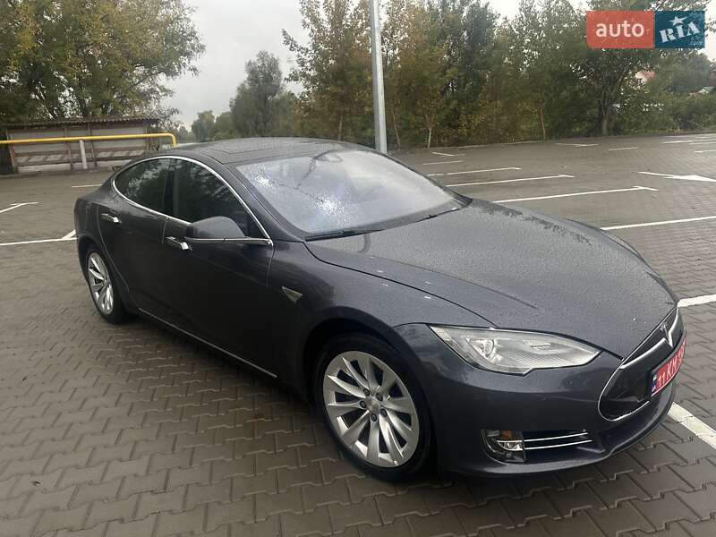 Tesla Model S 2016