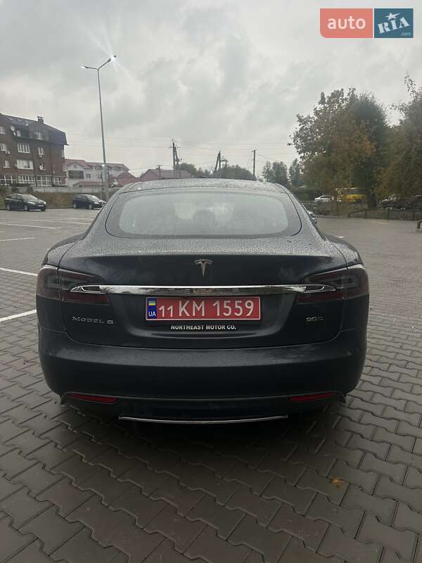 Tesla Model S 2016