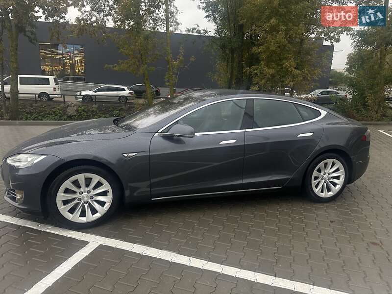 Tesla Model S 2016