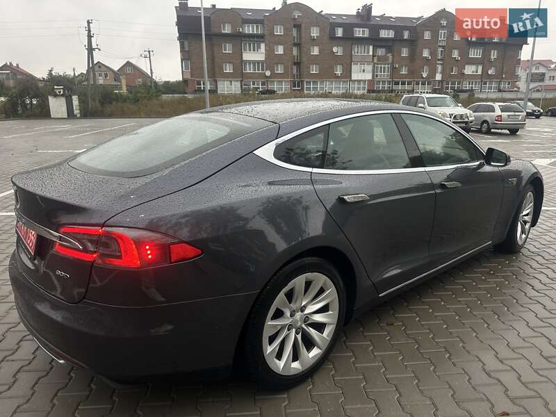 Tesla Model S 2016
