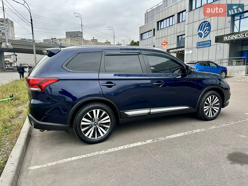 Mitsubishi Outlander 2021