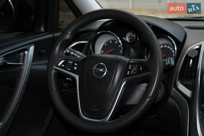 Opel Astra 2012