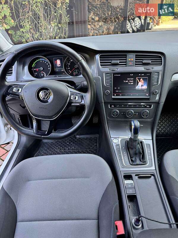 Volkswagen e-Golf 2014