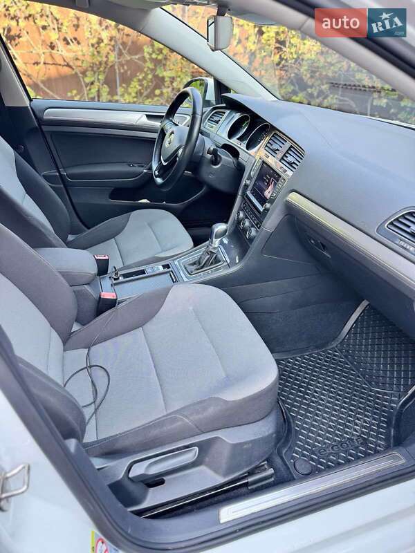 Volkswagen e-Golf 2014