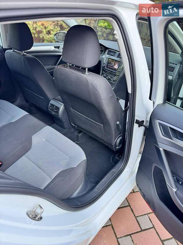 Volkswagen e-Golf 2014