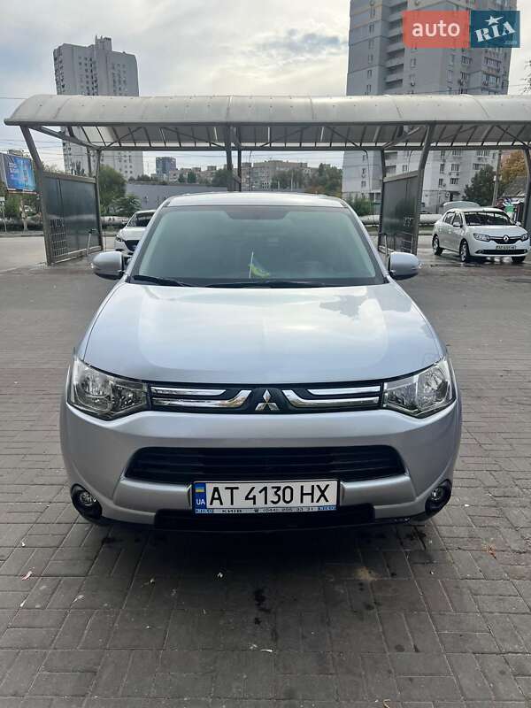 Mitsubishi Outlander 2012