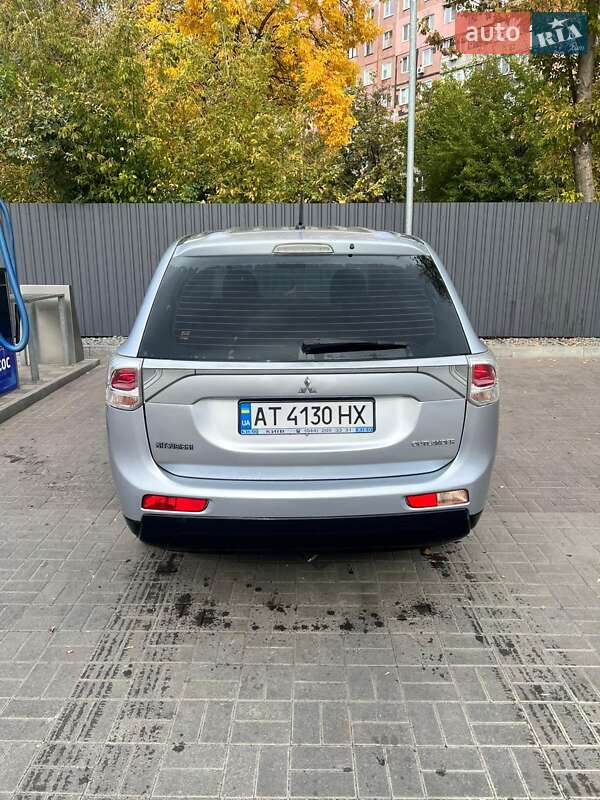 Mitsubishi Outlander 2012