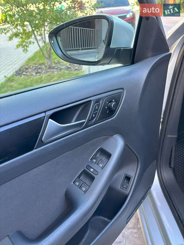 Volkswagen Jetta 2012