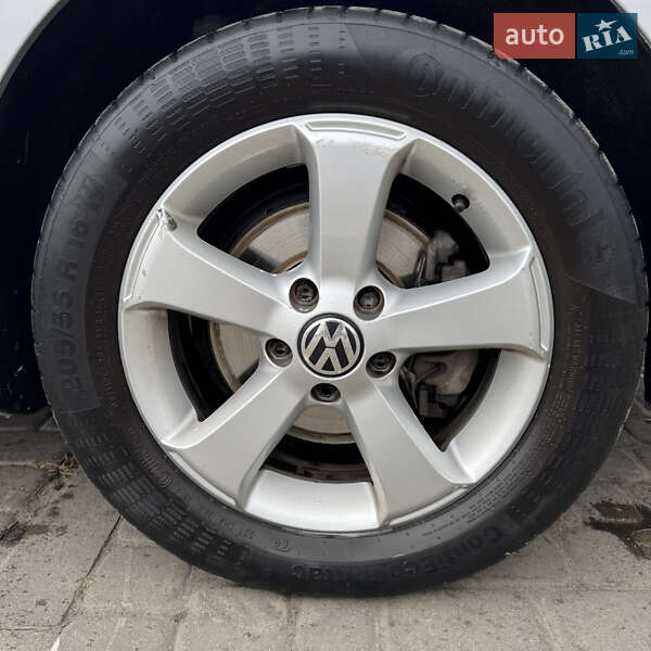 Volkswagen Touran 2011