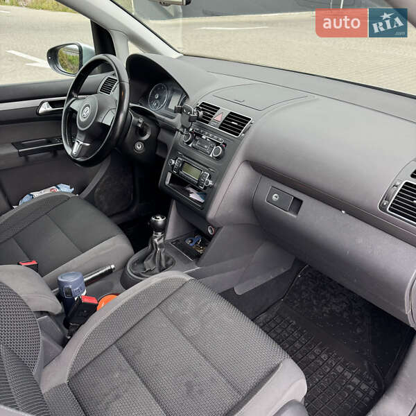 Volkswagen Touran 2011