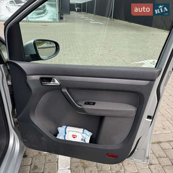 Volkswagen Touran 2011