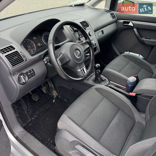 Volkswagen Touran 2011