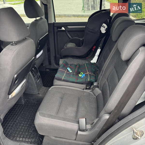 Volkswagen Touran 2011