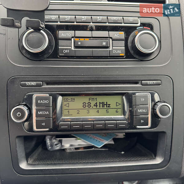 Volkswagen Touran 2011