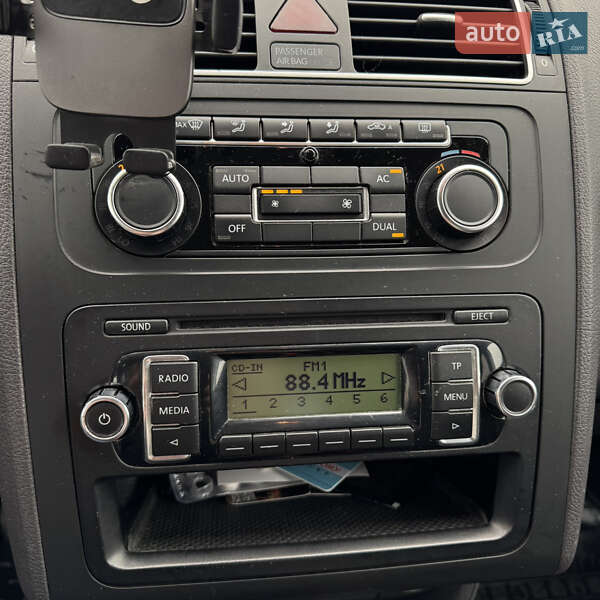 Volkswagen Touran 2011