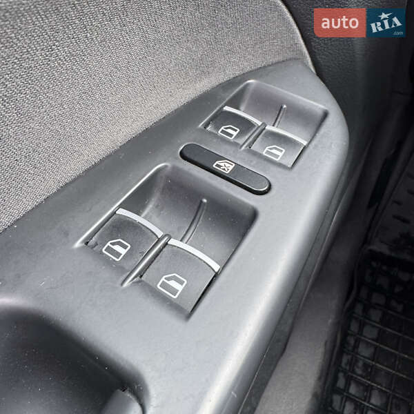 Volkswagen Touran 2011