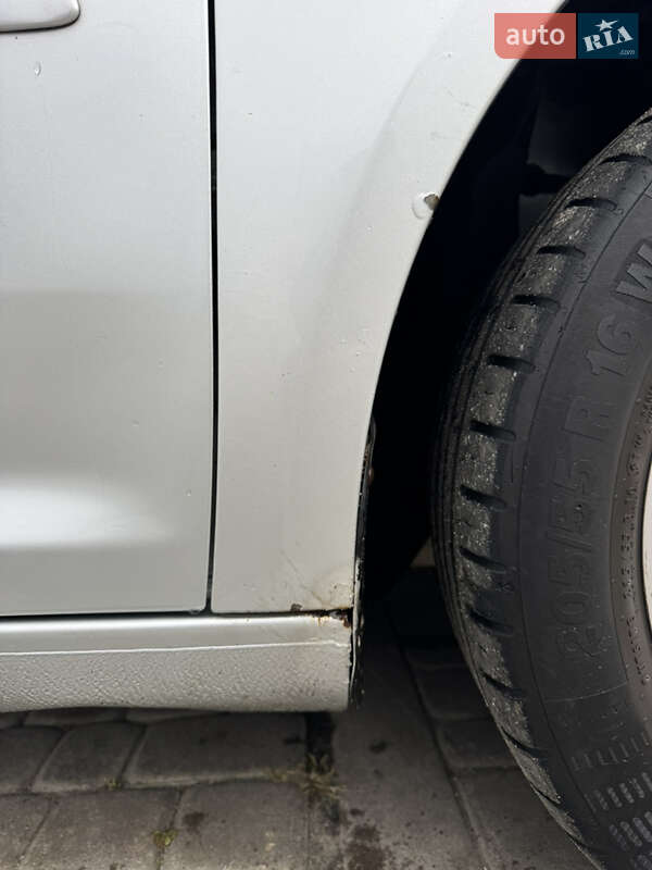 Volkswagen Touran 2011