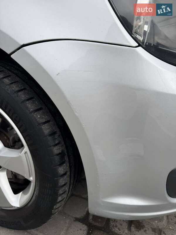 Volkswagen Touran 2011