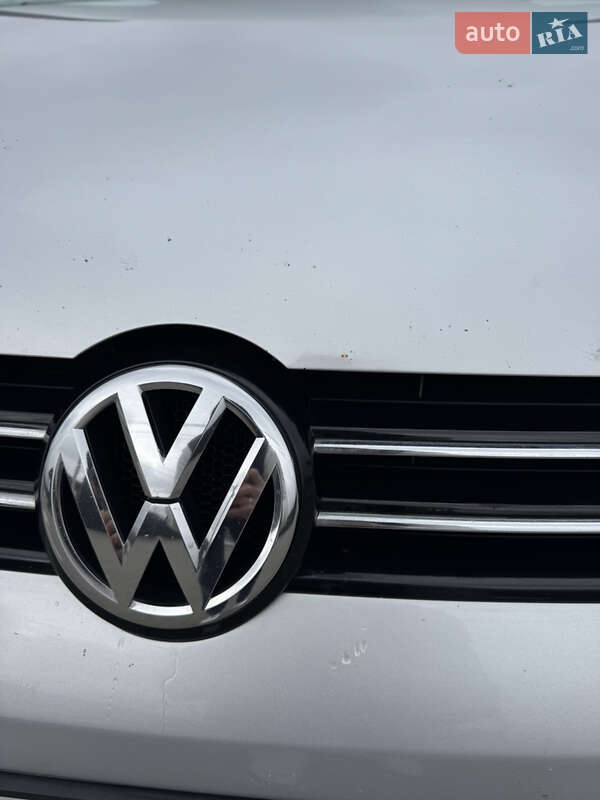 Volkswagen Touran 2011