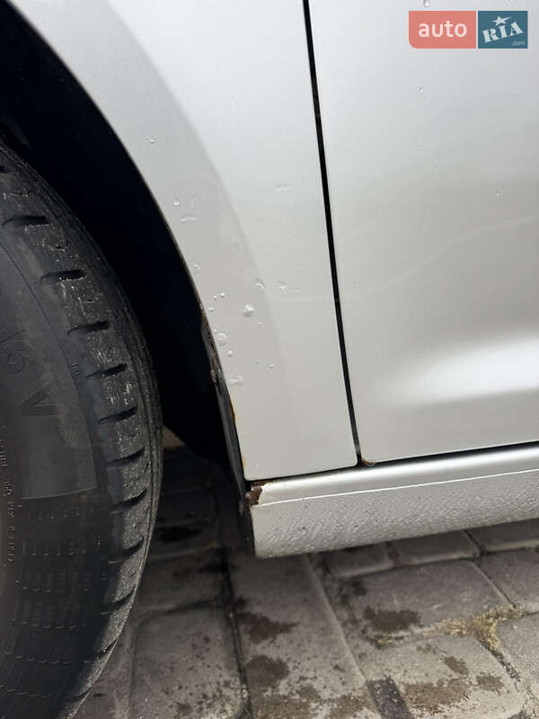 Volkswagen Touran 2011