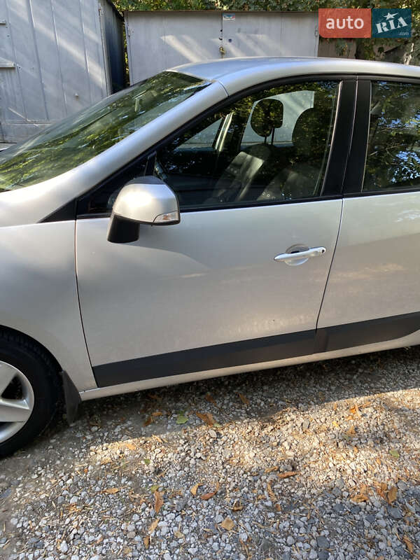 Renault Scenic 2012