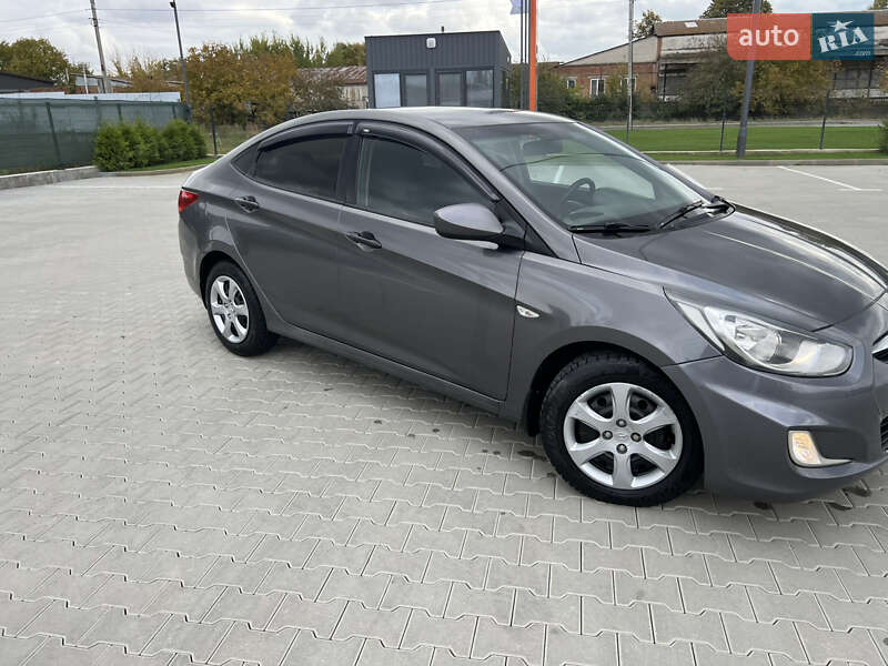 Hyundai Accent 2013