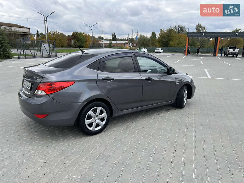 Hyundai Accent 2013