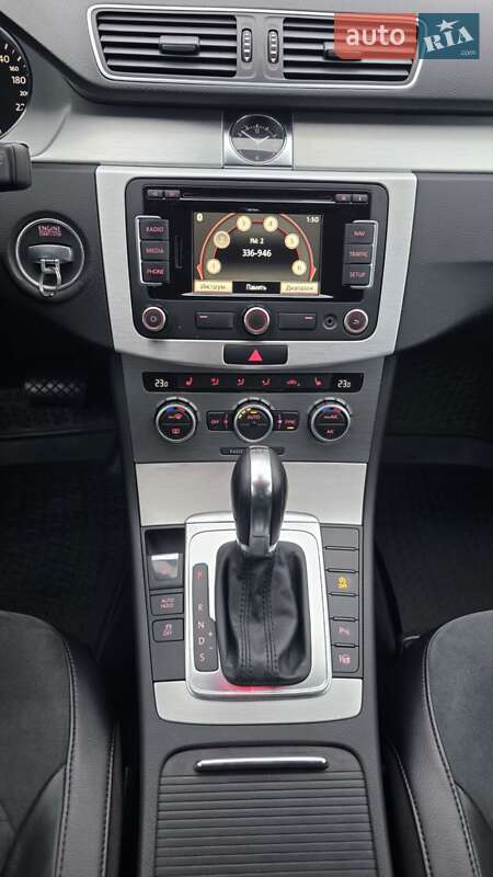 Volkswagen Passat 2011