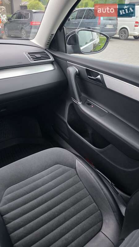 Volkswagen Passat 2011