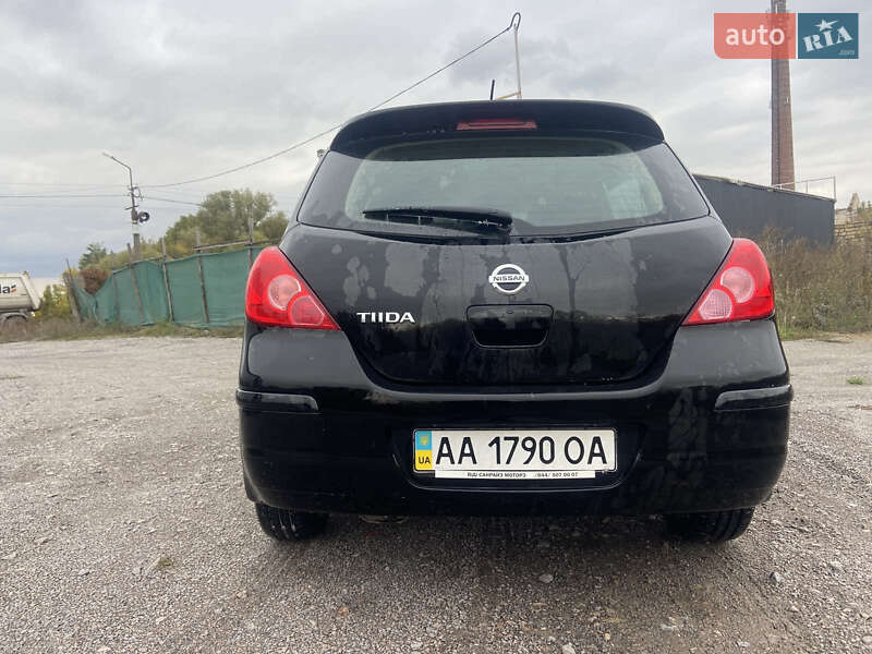 Nissan TIIDA 2012